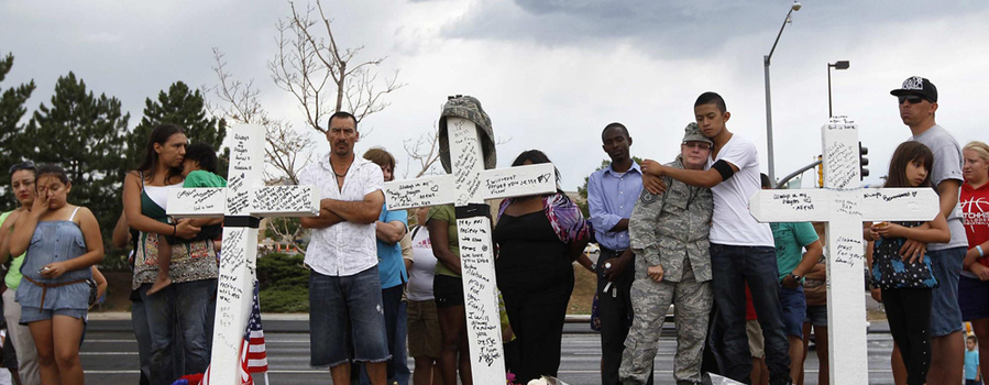 美国民众在悼念遇害者