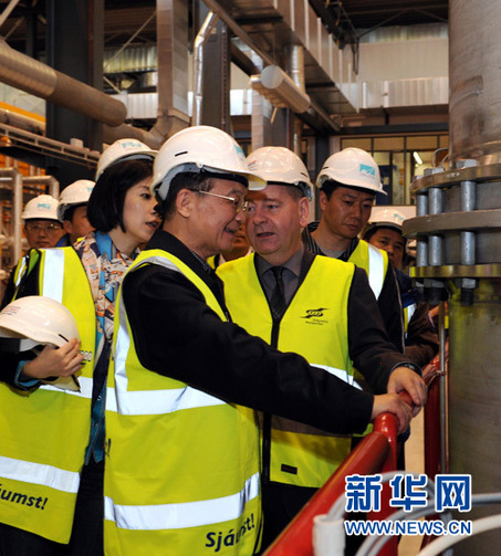 温家宝考察冰岛赫利舍迪地热电站