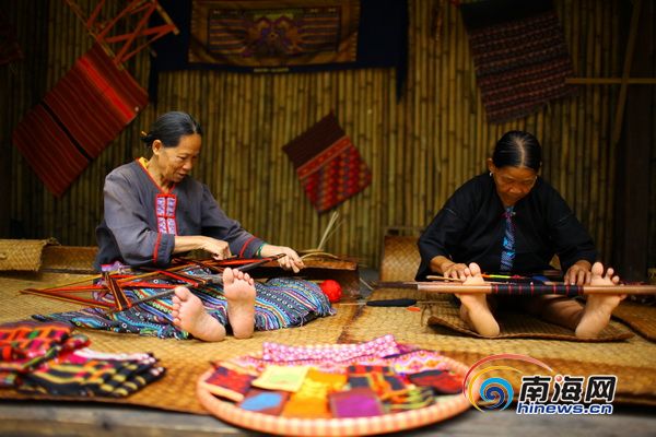 全国网媒记者走进保亭：游热带雨林 赏黎苗文化