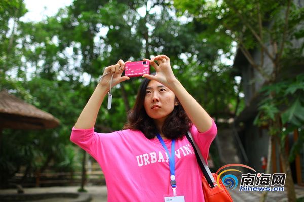 全国网媒记者走进保亭：游热带雨林 赏黎苗文化