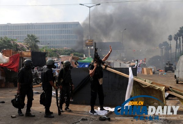 埃及对穆尔西支持者清场 穆兄会称数百人亡(组图)