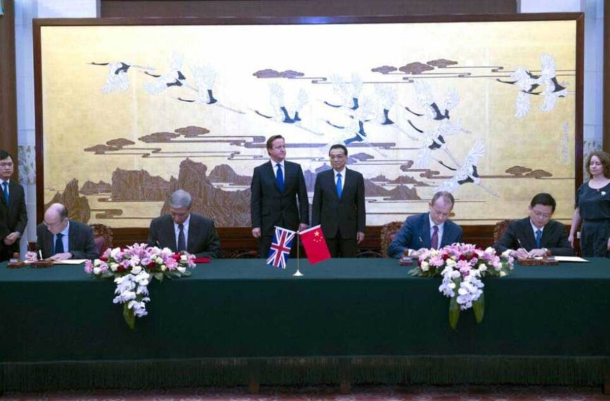 李克强与卡梅伦共同见证中英合作文件签署