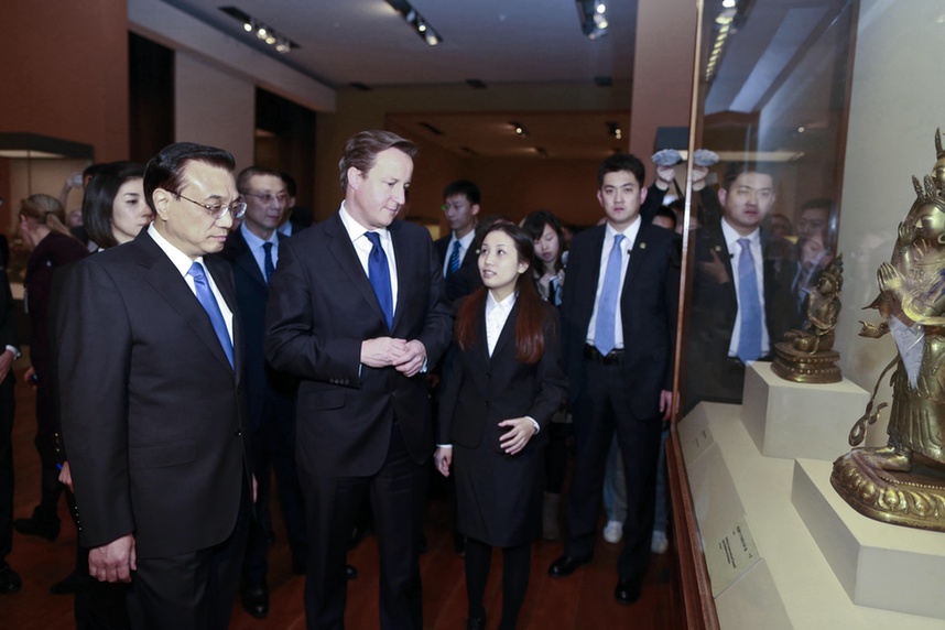 李克强陪同英国首相卡梅伦参观国家博物馆