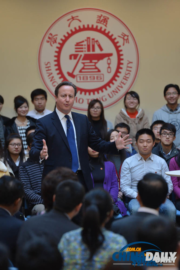 英国首相卡梅伦现身上海交通大学与中国学子