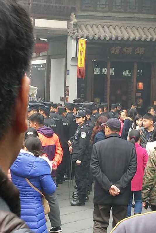 卡梅伦访问成都（组图）