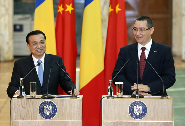 李克强与罗马尼亚总理蓬塔共同会见记者