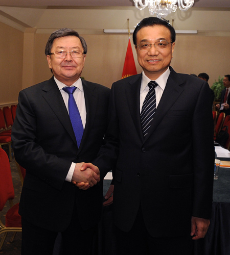 李克强会见吉尔吉斯斯坦、哈萨克斯坦和塔吉克斯坦总理