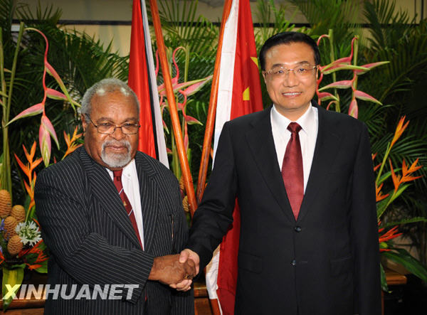 李克强与巴布亚新几内亚总理索马雷举行会谈