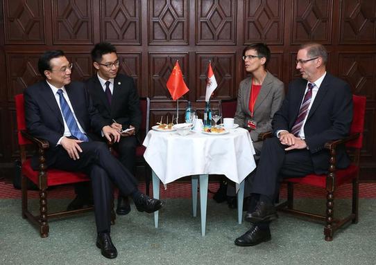 李克强会见德国勃兰登堡州州长普拉策克