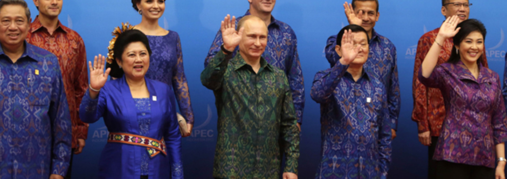 各国领导人着印尼传统服装亮相APEC峰会