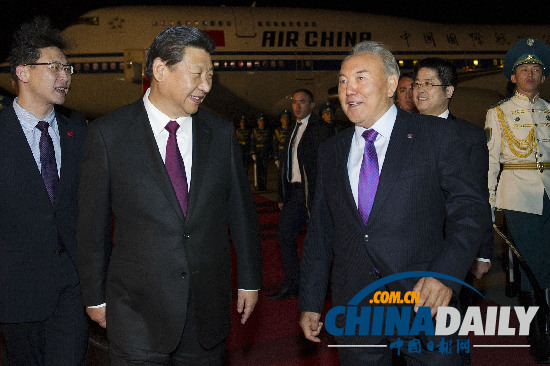 习近平抵达阿斯塔纳开始对哈萨克斯坦进行国事访问