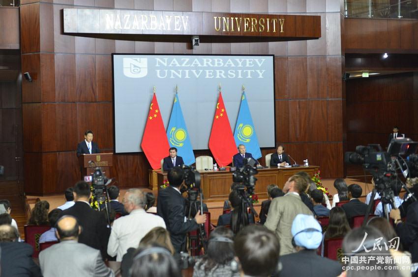 习近平主席在纳扎尔巴耶夫大学发表演讲(组图)