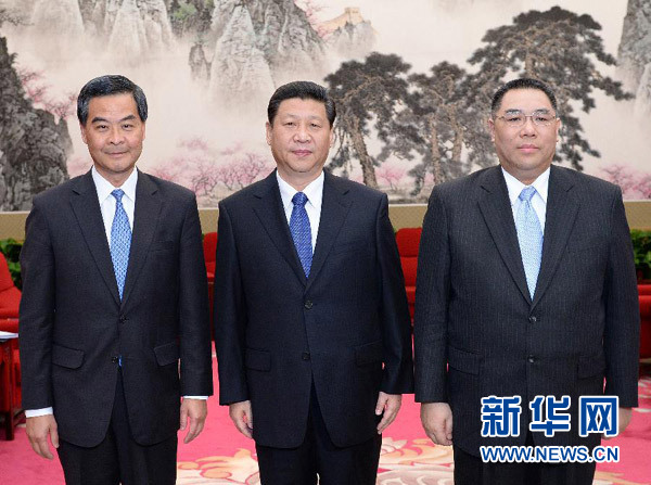 习近平会见梁振英、崔世安