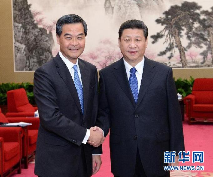 习近平会见梁振英、崔世安