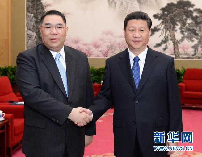习近平会见梁振英、崔世安