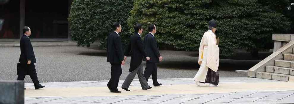 安倍晋三参拜靖国神社