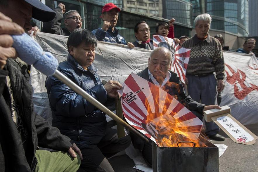 香港民众抗议安倍参拜靖国神社