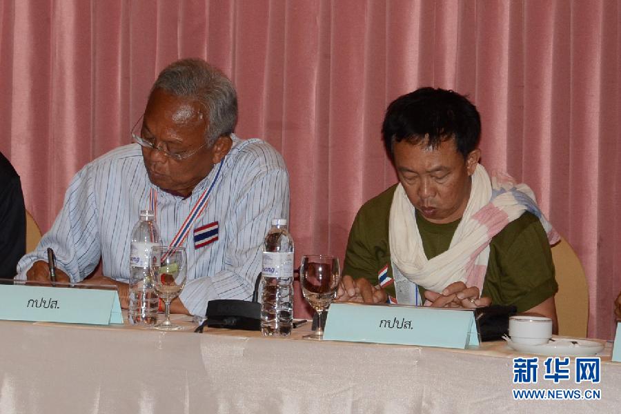 泰国军方戒严后首次斡旋 实拍会谈现场（高清）