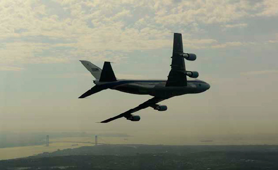 美国防部公布空军一号低飞纽约照片(组图)
