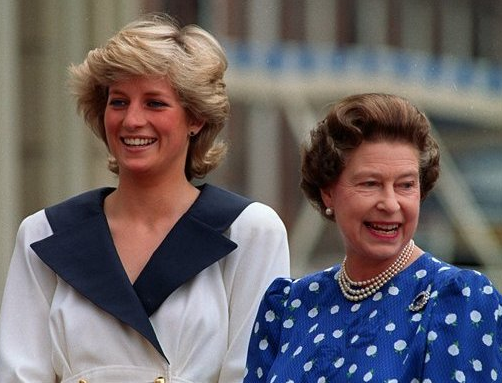 英国女王85岁寿诞 罕见照片回顾珍贵历史时刻