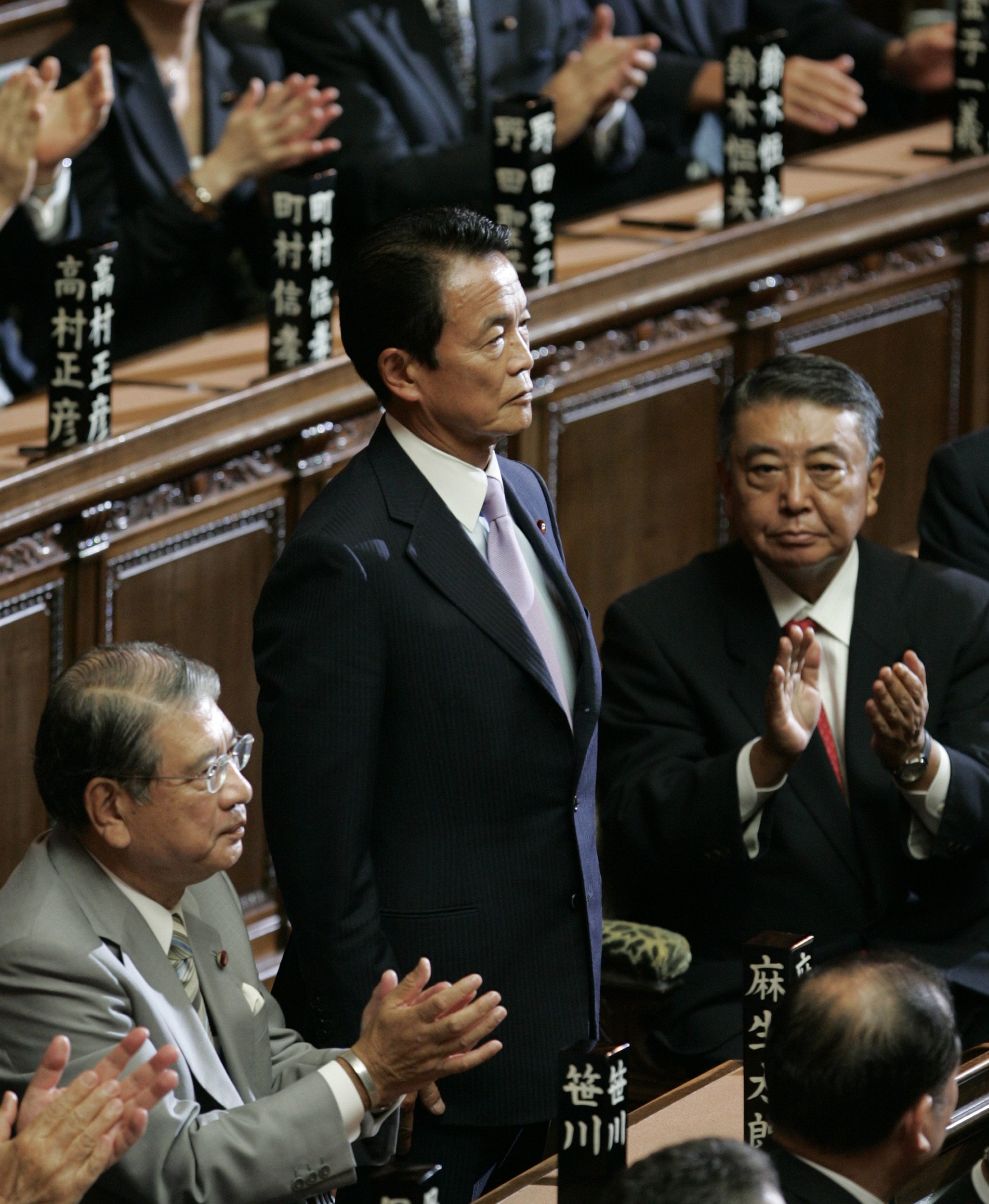 福田正式辞职 麻生太郎接任首相内阁名单公布