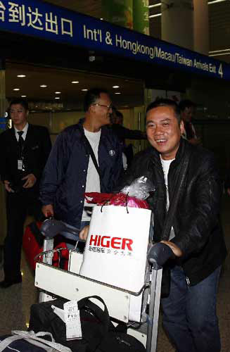 246名滞留泰国中国游客平安返回上海