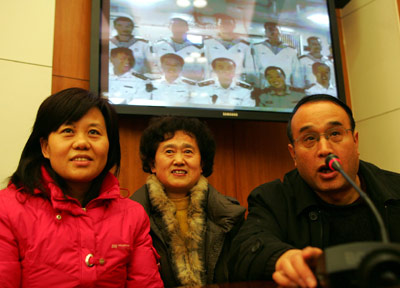 中国日报特派记者王辉与家人进行越洋视频通话
