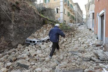 意大利强烈地震造成逾150人死亡1500多人受伤