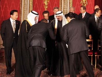 奥巴马向沙特国王“鞠躬”？美右翼批阿拉伯媒体赞