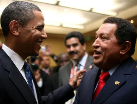奥巴马、查韦斯在美洲峰会上首次握手