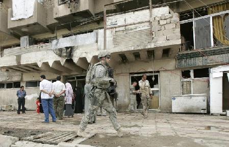 伊拉克一天内两起自杀式袭击 至少77人死118人伤