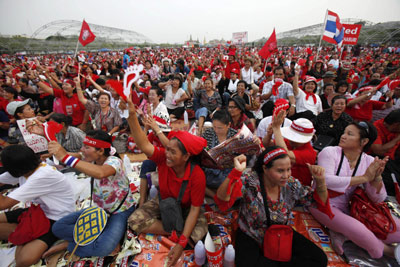 泰国“红衫军”再次走上街头示威 林明达出院