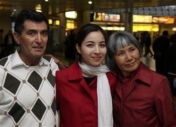 获释美国女记者从伊朗抵达维也纳 避谈狱中生活