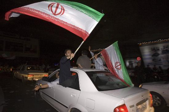 伊朗大选内贾德大胜 穆萨维谴责舞弊改革派示威抗议　