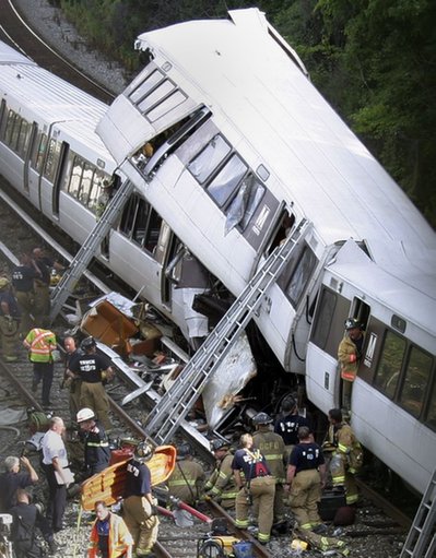 华盛顿地铁列车相撞致6人亡 市长称死亡人数进一步上升