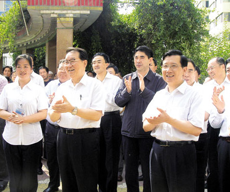 中共中央政治局常委李长春近日在青海调研