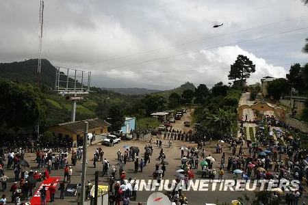 洪都拉斯遭驱逐总统已启程回国