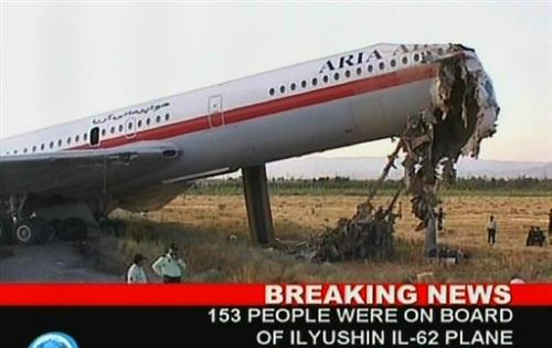 伊朗客机滑出跑道后撞墙17死19伤