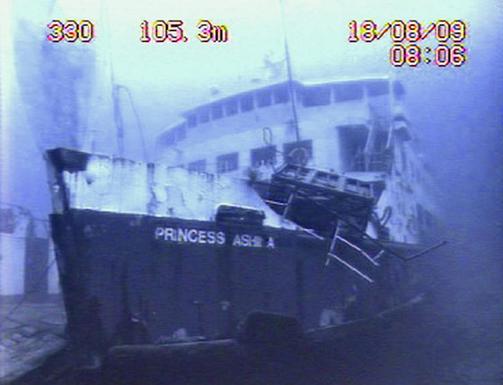 新西兰拍到汤加沉船照片 称至少95人死