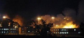 美国监狱囚犯纵火闹事 700人被迫转移