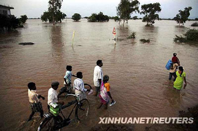图:印度南方遭特大洪水袭击228人丧生
