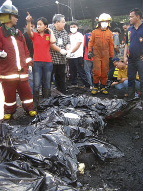 菲律宾贫民窟大火16人死亡 祭祀亡灵惹祸端