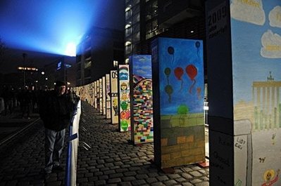 柏林墙倒塌20周年 多国政要参加纪念活动