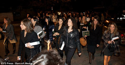 卡扎菲在罗马召集数百美女开“晚会”传教