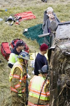 美州际公路发生严重翻车事故 造成2死21伤