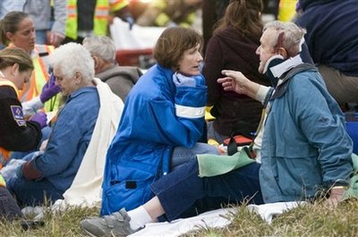 美州际公路发生严重翻车事故 造成2死21伤