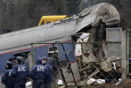 俄火车脱轨造成39死100多伤 官员称系爆炸所致