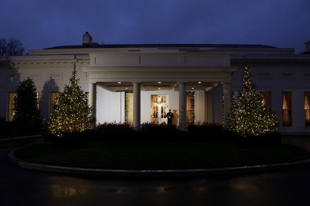 米歇尔公布白宫圣诞主题 环保装饰点亮节日气氛