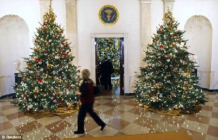 米歇尔公布白宫圣诞主题 环保装饰点亮节日气氛