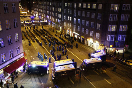 数万示威者“围攻”哥本哈根 约千人被捕